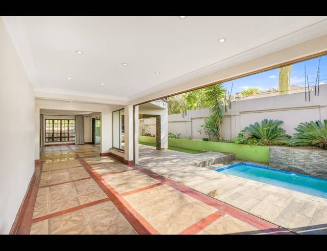 4 BEDROOM HOUSE FOR SALE IN DOUGLASDALE